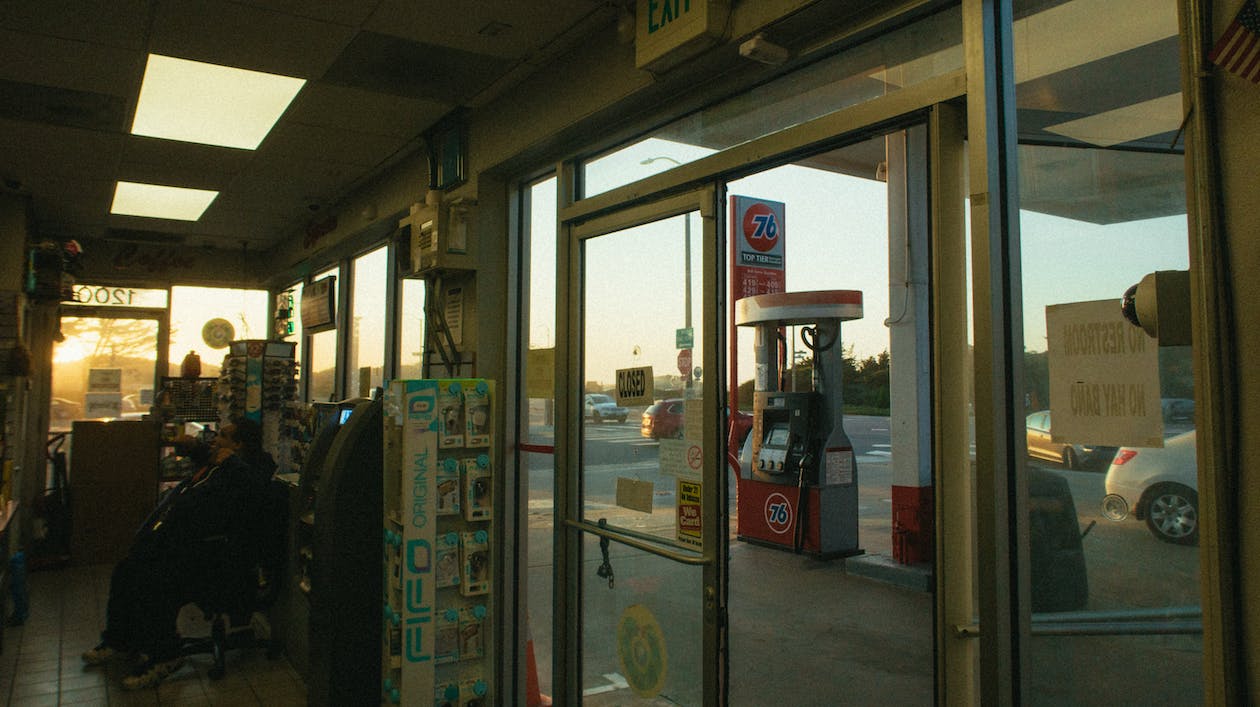 便利店 (Convenience Store) 小紅書/抖音/大眾點評 香港宣傳推廣服務，小紅書/抖音/大眾點評博主/網紅KOL推介推薦，為您的品牌/產品/服務在小紅書/抖音/大眾點評宣傳推廣營銷增加曝光和客源!