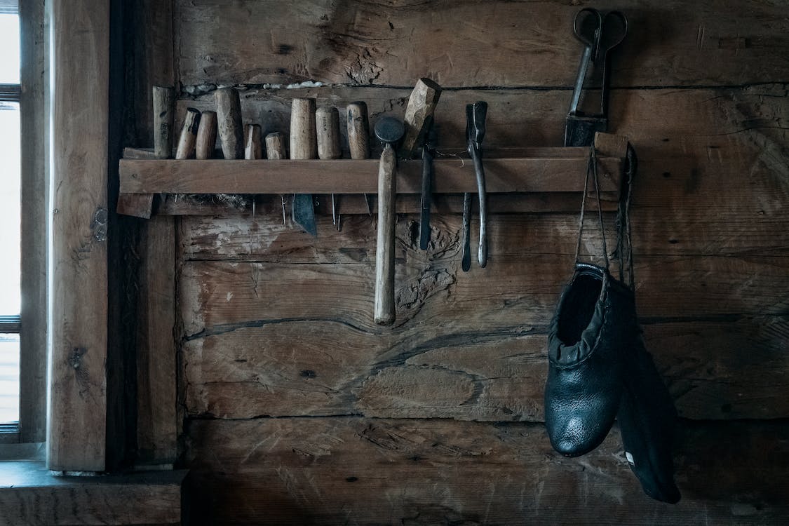 補鞋店 (Shoe Repair Shop) 小紅書/抖音/大眾點評 香港宣傳推廣服務，小紅書/抖音/大眾點評博主/網紅KOL推介推薦，為您的品牌/產品/服務在小紅書/抖音/大眾點評宣傳推廣營銷增加曝光和客源!